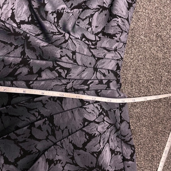 $350 Adrianna Papell Metallic Floral Dress Size 6P Reflective - Picture 5 of 10